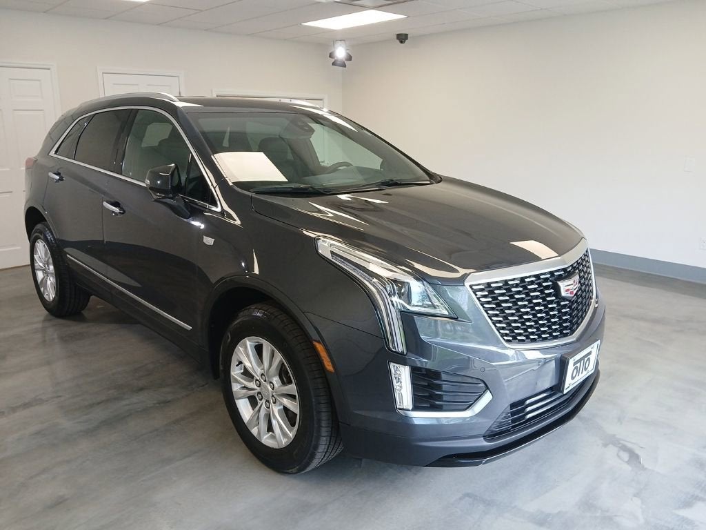 2023 Cadillac XT5 Luxury in Wilder Metallic — front three-quarter view