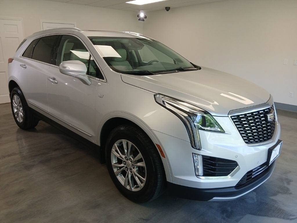 2020 Cadillac XT5 Premium Luxury AWD in Radiant Silver Metallic — front three-quarter view