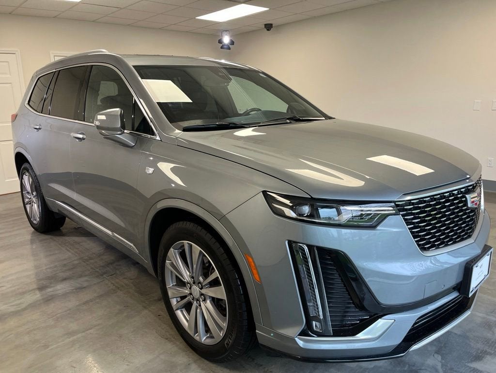 2024 Cadillac XT6 Premium Luxury in Argent Silver Metallic — front three-quarter view