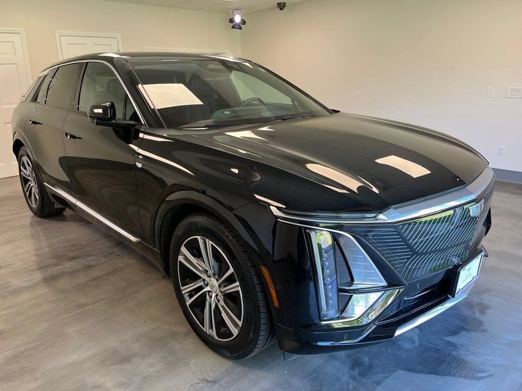 2024 Cadillac LYRIQ Luxury 1 in Stellar Black Metallic — front three-quarter view